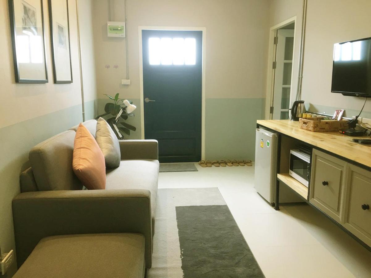 Snoozy Guesthouse Phuket Oda fotoğraf
